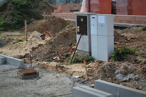 Detail umiestnenia elektromerovej skrinky na hranici pozemku