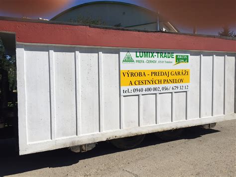 Proces výroby prefabrikovanej betónovej garáže v hale