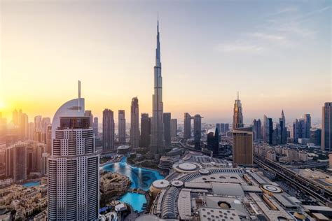 Moderná panoráma Dubaja s mrakodrapmi