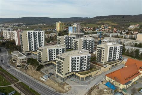 Pohľad na rozostavané objekty v projekte Rínok Rača