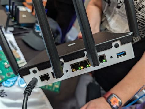 Nový Wi-Fi router a káble