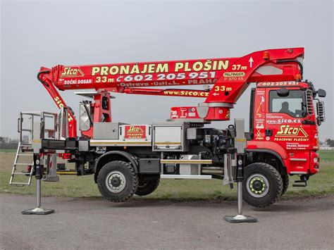 Autoplošina s kĺbovým ramenom