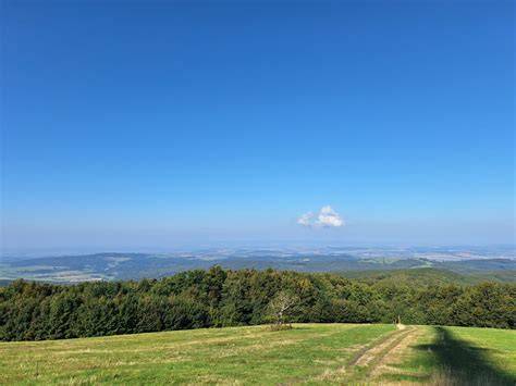 Panoráma Bielych Karpát s typickou krajinou