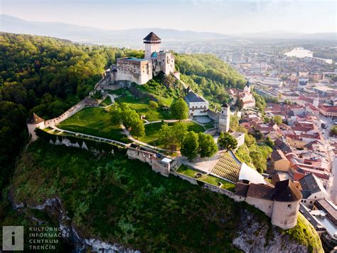 Panorama mesta Trenčín s hradom