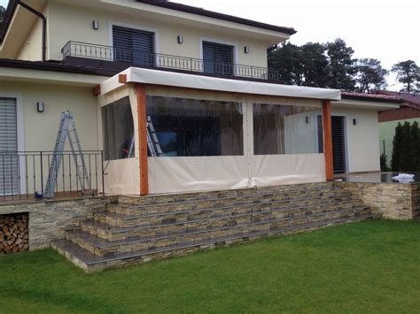 Detailná fotografia náhradnej strechy na altánok s krúžkami na odvod vody