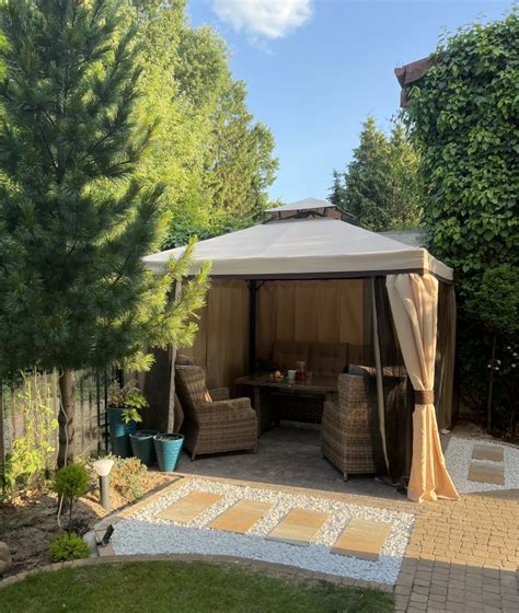 Ilustračná fotografia altánku s moskytiérou