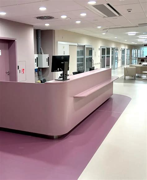 Ilustračná fotografia moderného interiéru ambulancie s dôrazom na funkčnosť a hygienu