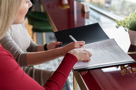 Symbolické znázornenie právnych dokumentov a záložných práv