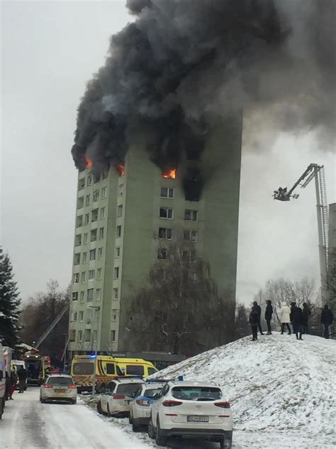 Záchranné práce po výbuchu bytovky v Prešove