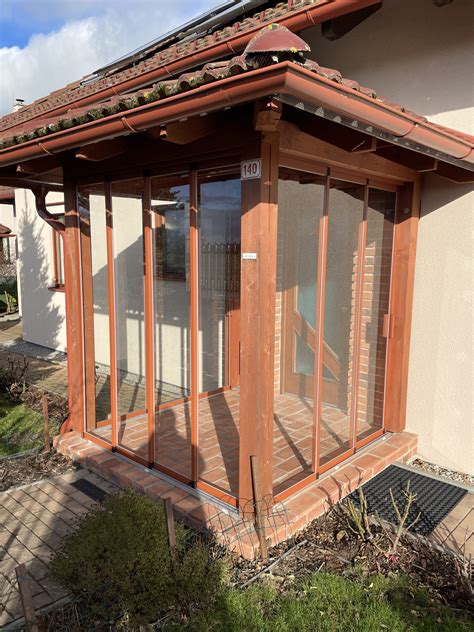 Detail upevnenia nosnej tyče verandy k stene domu