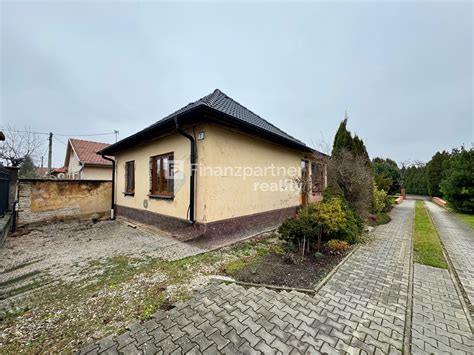 Exteriér zrekonštruovaného domu v Šali