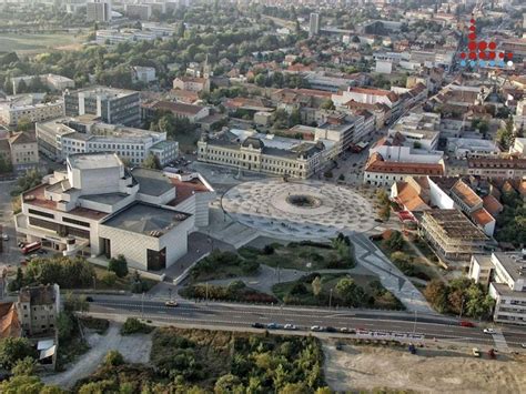 Nitra, Svätoplukovo námestie, pohľad na divadlo