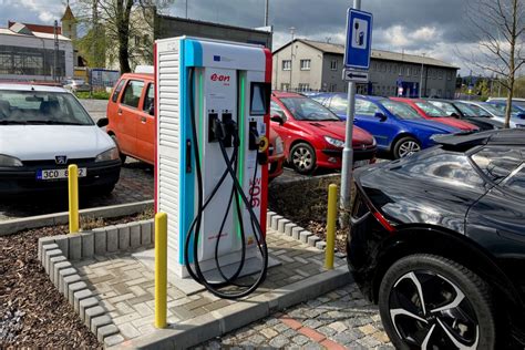 Detail čerpacej stanice na detskej garáži