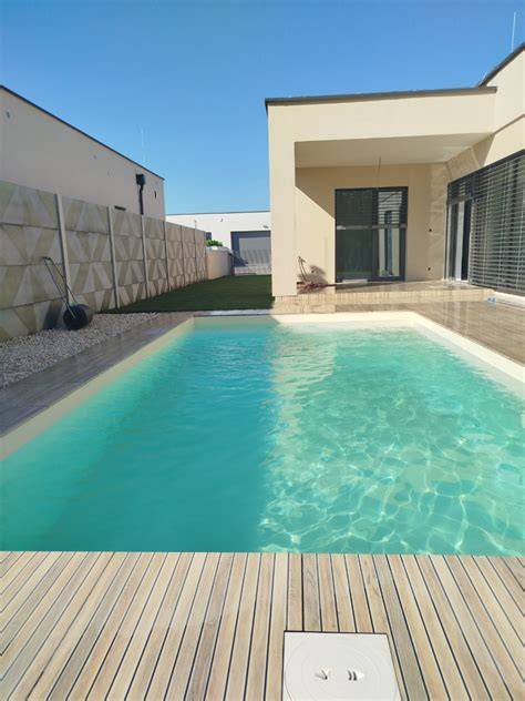 Moderný bungalov s bazénom