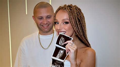 tehotná mačka s bruškom