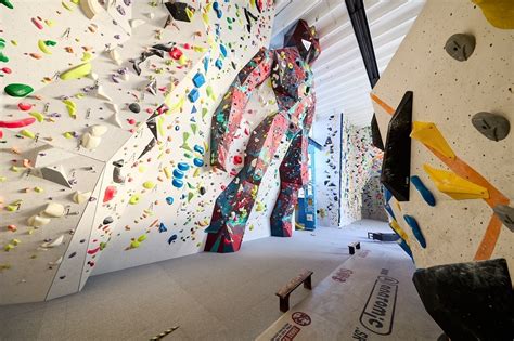 Vybavenie K Parku: Lezecká stena a streetbal