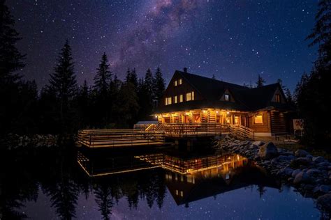 Rybárska chatka pri jazere