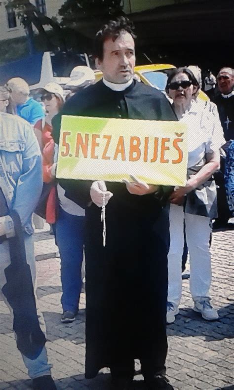 Schematický diagram s porovnaním podmienok pre nadobudnutie pôdy pred a po novom zákone