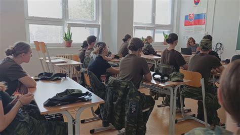 Fotografia z archívu: Prvá trieda meštianskej školy v Ľubietovej