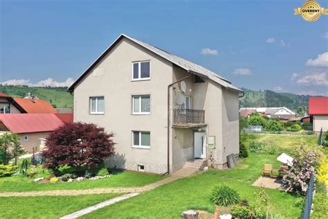 Ilustrácia rodinného domu s pozemkom a moderného mestského bytu