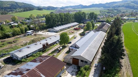 Pohľad na areál bývalého mäsokombinátu pred revitalizáciou