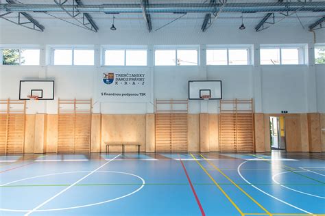 Moderná telocvičňa s novou palubovkou