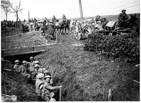 Dobová fotografia zákopov prvej svetovej vojny