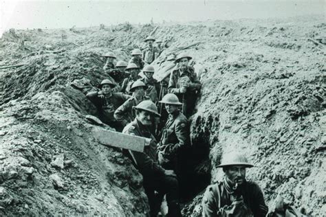 Dobová fotografia vojenského cintorína z prvej svetovej vojny