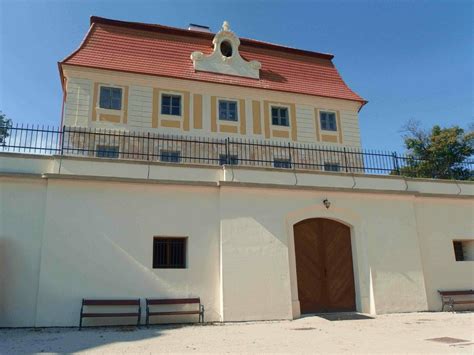Rekonštruovaný exteriér Čákiho kaštieľa