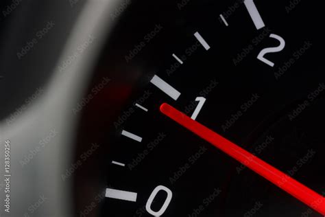 Ilustračná fotografia zobrazujúca poškodený tachometer