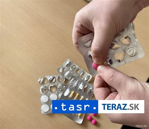 Ilustrácia liekov a teplomeru