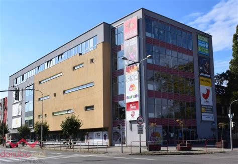 Budova v nákupnom stredisku OPAL