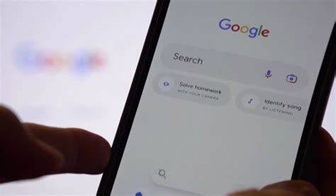 Ilustrácia znázorňujúca rebríček vyhľadávania Google s prvými výsledkami zvýraznenými.