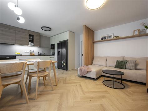 Interiér moderne prerobeného bytu v paneláku s otvorenou dispozíciou