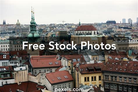Pražská panoráma s modernými bytovými domami