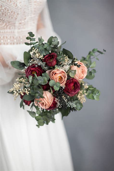 Svadobná kytica s bielymi pivóniami