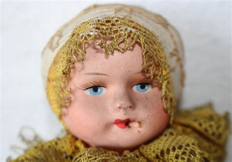 Ilustrácia prekliateho predmetu, napr. starožitná bábika