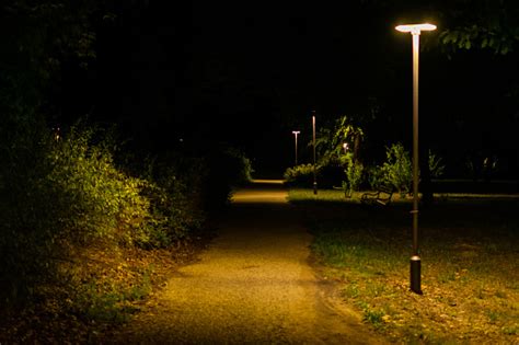 Tajomný park v noci