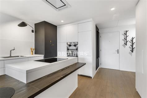 Interiér luxusného parížskeho bytu s výhľadom