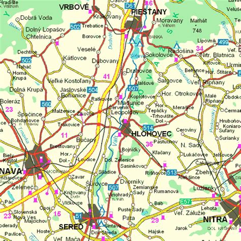 Mapa mesta Leopoldov s vyznačenými dôležitými cestnými a železničnými trasami.