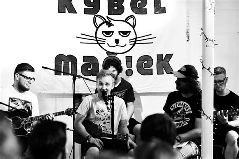 kapela Kýbel Mačiek na pódiu
