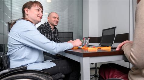 Ilustrácia znázorňujúca proces vybavovania invalidného dôchodku