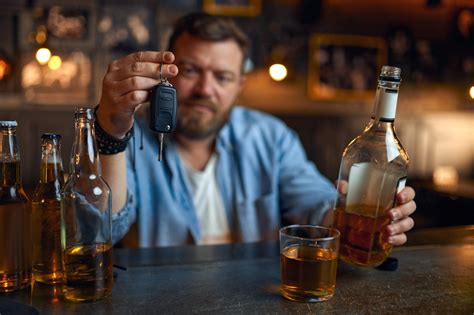 Ilustrácia porovnávania dvoch alkohol testerov s etalónom
