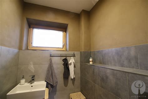 Hlinená omietka s levanduľou v spálni
