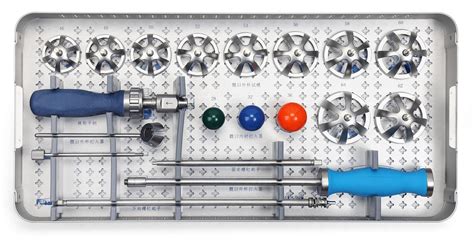 Detailná fotografia chirurgických nástrojov používaných pri laparoskopii