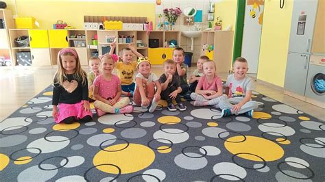 Deti hrajúce sa v materskej škole