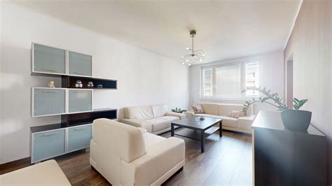 Interiér moderne zariadeného bytu s loggiou