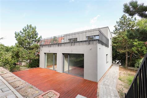 Moderná bytová zástavba s terasami