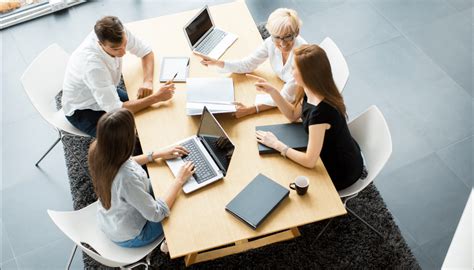 Diagram zobrazujúci rozdielne komunikačné štýly mužov a žien