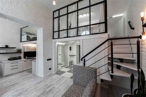 Interiér podkrovného bytu v modernom minimalistickom štýle